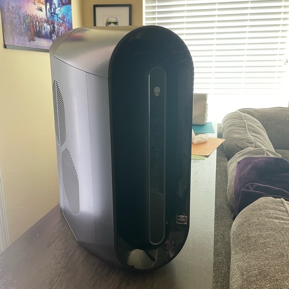 Alienware Aurora R10 GAMING PC - Picture 4 of 8